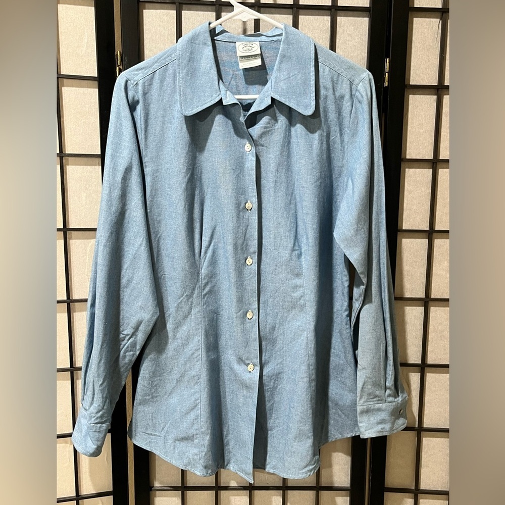 LAURA ASHLEY Light Wash Chambray Button-Up Shirt - Blue WOMEN SIZE 6